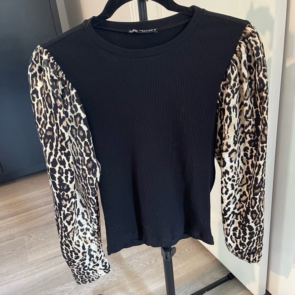 Zara leopard print sleeve top